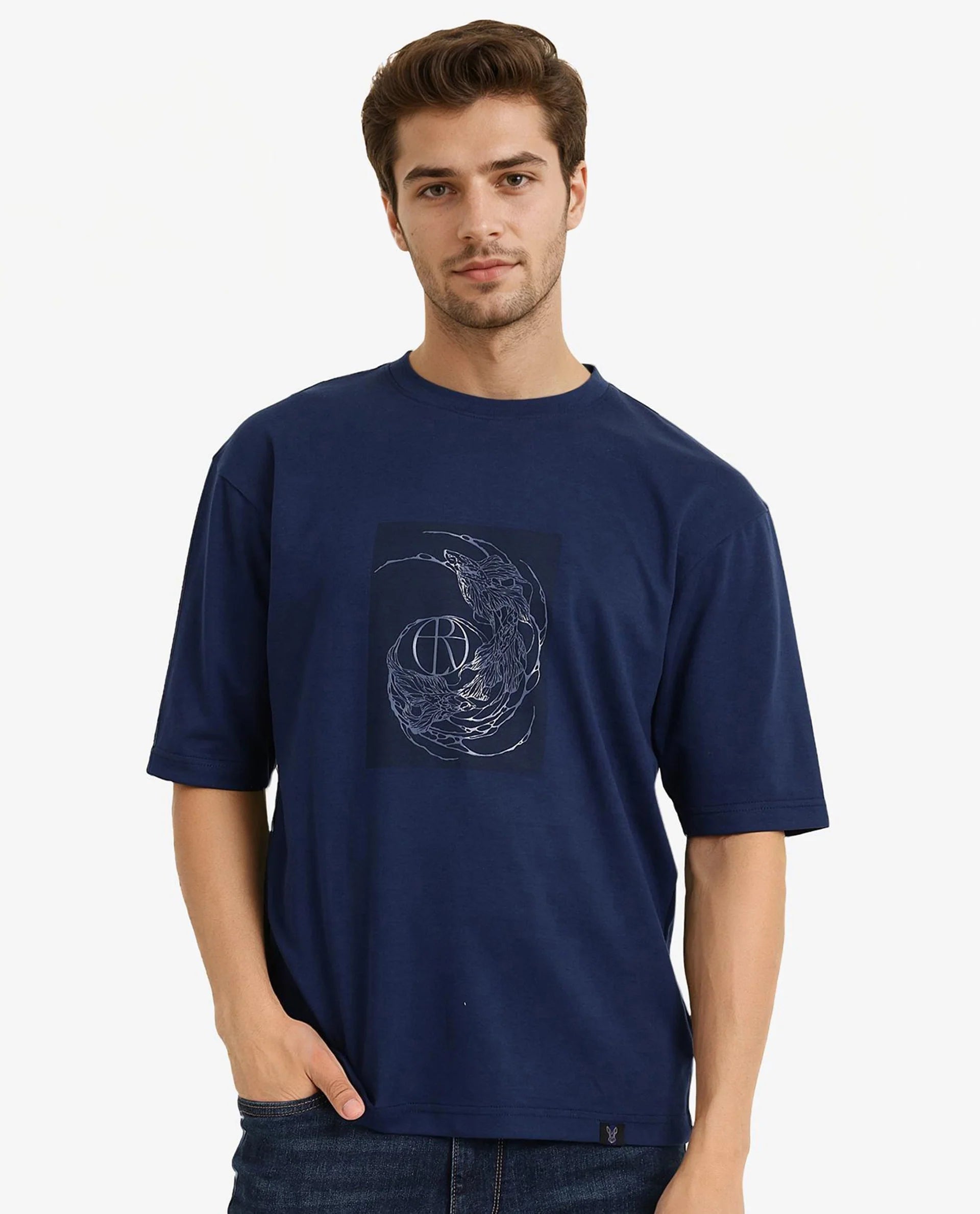 Men's Shirts with Adjustable HemlinesRare Rabbit Men Skio Dusky Blue Cotton Polyester Fabric Short Sleeve Crew Neck Oversized Fit Graphic Print T-Shirt Men's Shirts with Adjustable HemlinesRare Rabbit Men Skio Dusky Blue Cotton Polyester Fabric Short Sleeve Crew Neck Oversized Fit Graphic Print T-Shirt