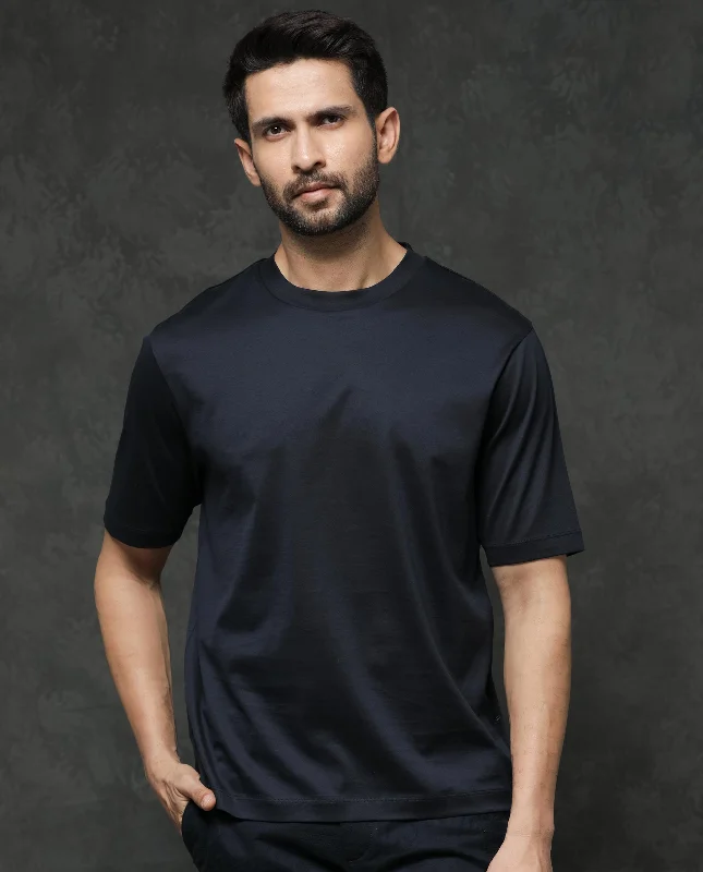 Men's Shirts for Outdoor ActivitiesRare Rabbit Mens Barcelon Navy Cotton Fabric Short Sleeves Oversized Fit Solid T-Shirt Men's Shirts for Outdoor ActivitiesRare Rabbit Mens Barcelon Navy Cotton Fabric Short Sleeves Oversized Fit Solid T-Shirt
