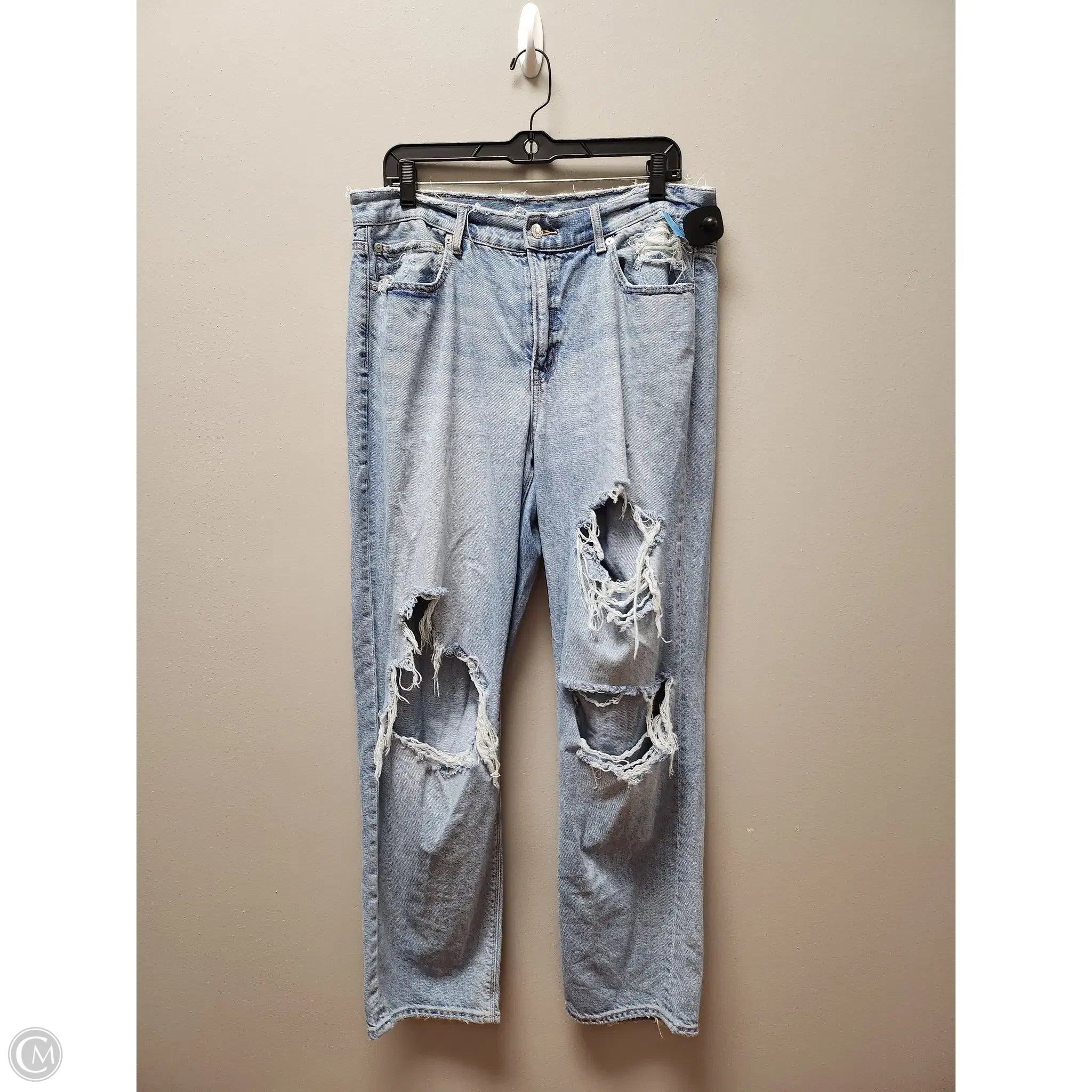 Men's Jeans with a Destroyed LookJeans Straight By American Eagle In Blue Denim, Size: 14 Men's Jeans with a Destroyed LookJeans Straight By American Eagle In Blue Denim, Size: 14