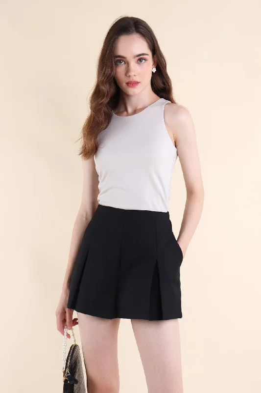 Men's Pants with Side PocketsJILL PLEATED SHORTS IN BLACK
