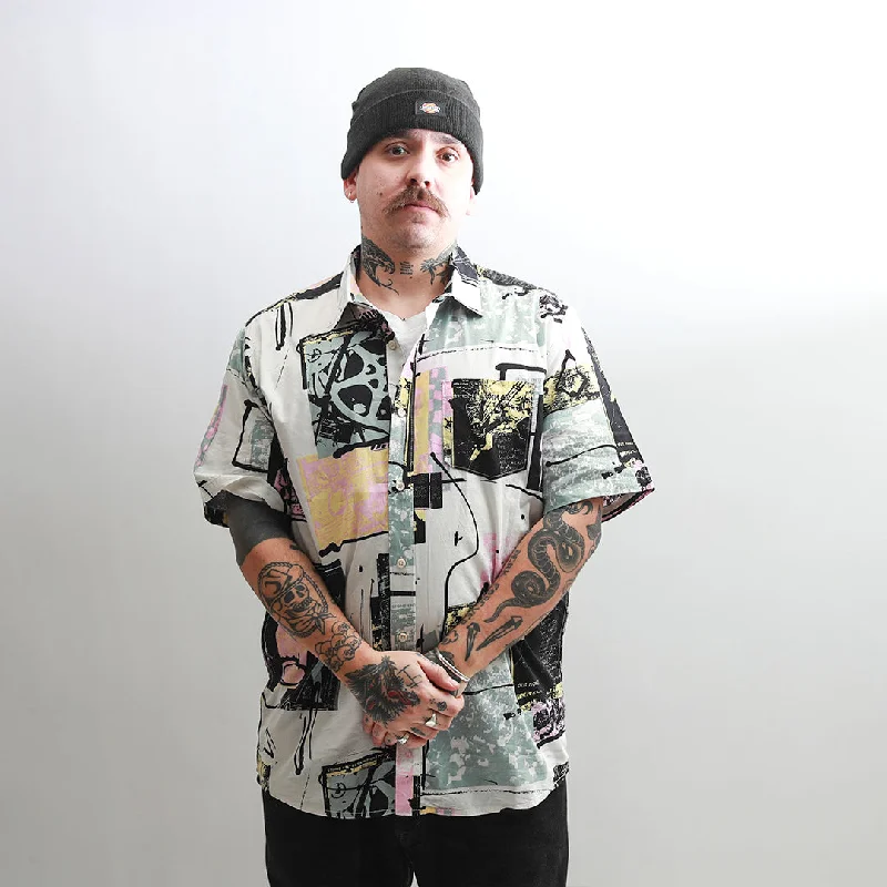 Men's Spread-Collar Shirts for a Bold StatementVolcom V Entertainment Short Sleeve Shirt