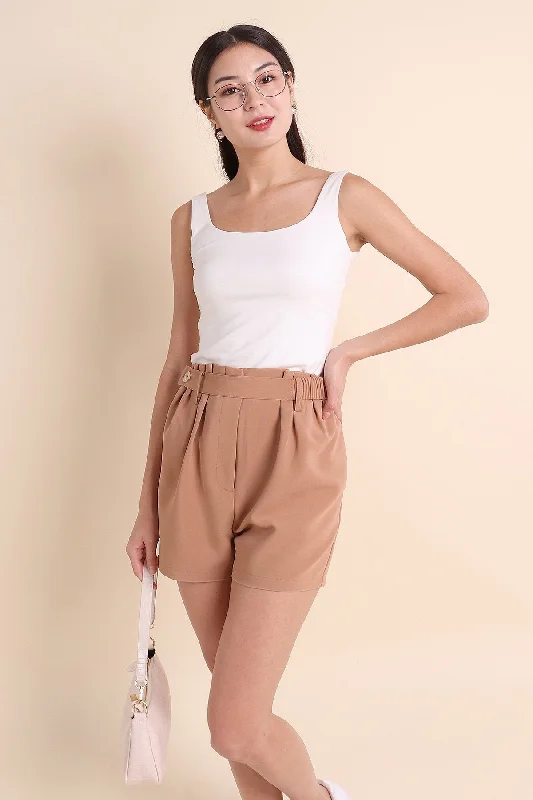 Layered Men's OverallsMADEBYNM SARA PLEATED SASH SHORTS IN CARAMEL