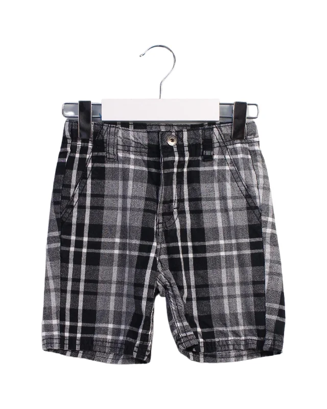 Men's Patterned Pants with Camouflage PrintsCalvin Klein Shorts 3T